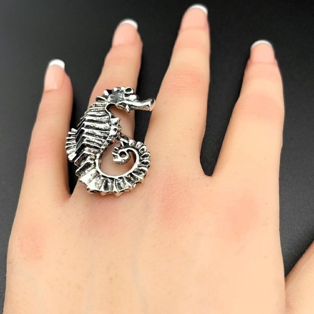 925 Sterling Silver Detailed Seahorse Boho Style Statement Ring Size 8 - Picture 9 of 10